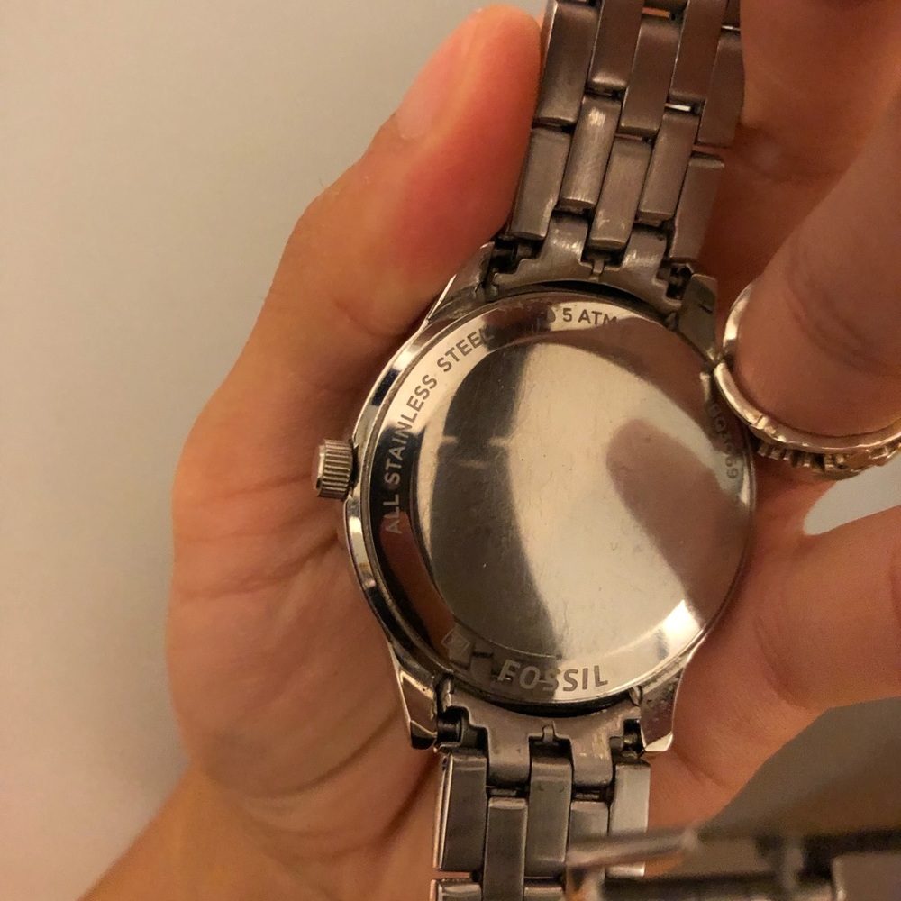 gently used silver fossil watch - Picture 5 of 5